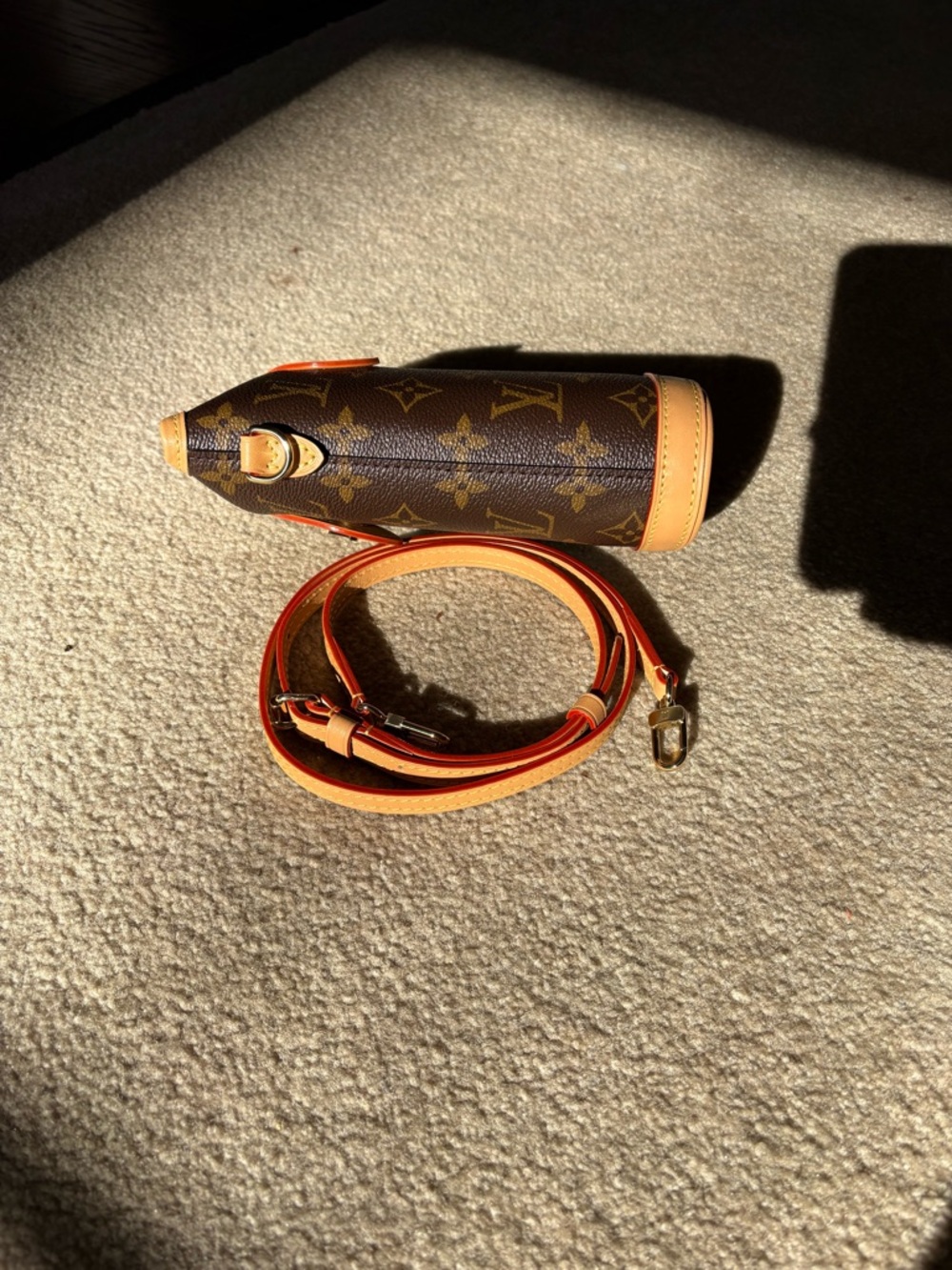 Louis Vuitton Fold Me Pouch - Picture 5 of 13